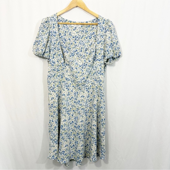 Floret Studios Floral Short Sleeve Puff Sleeve Dress - Picture 2 of 10